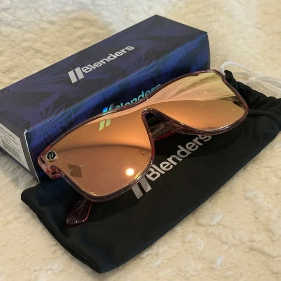 Rose Gold Polarized Sunglasses 🌸NIB🌸 - Picture 9 of 10